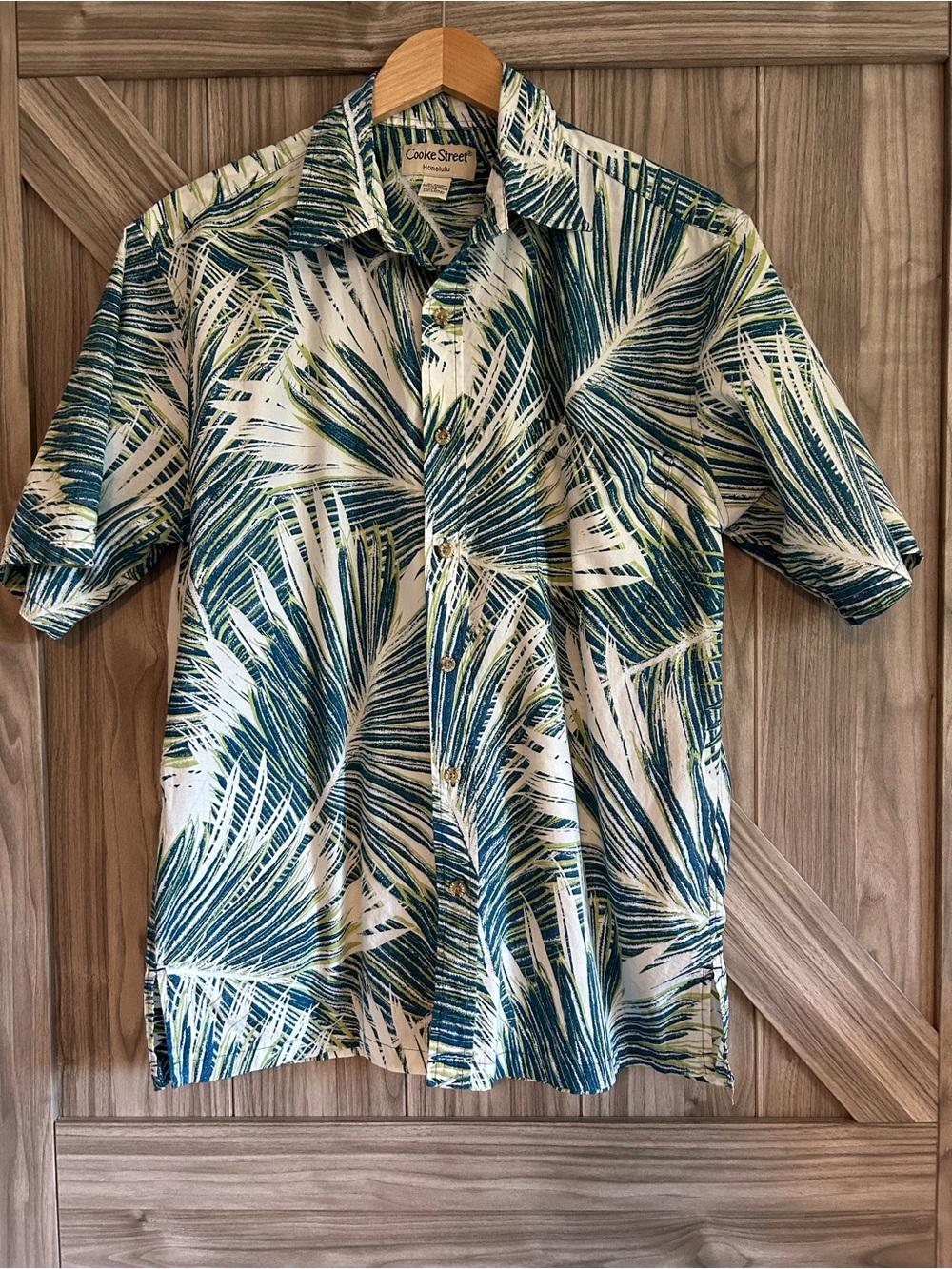 Cooke Street Honolulu Men's Medium Hawaiian Aloha Shirt Teal Palm 100% Cotton